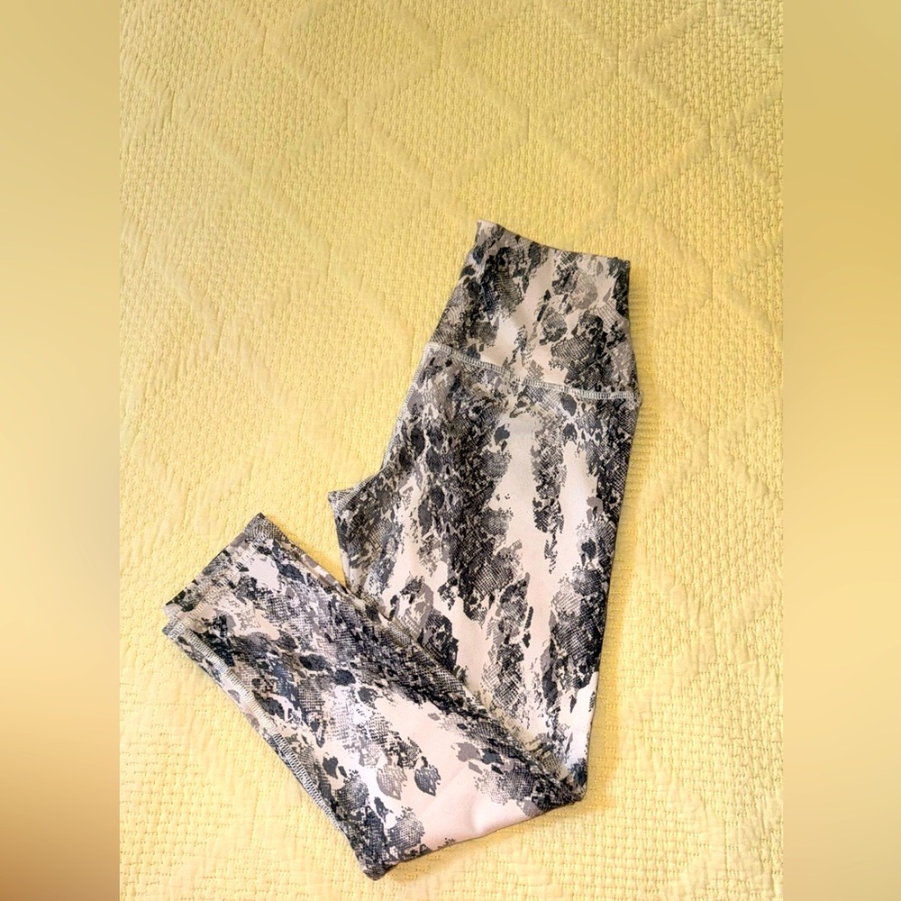 Evolution and Creation Legging Size SMALL EUC Q17